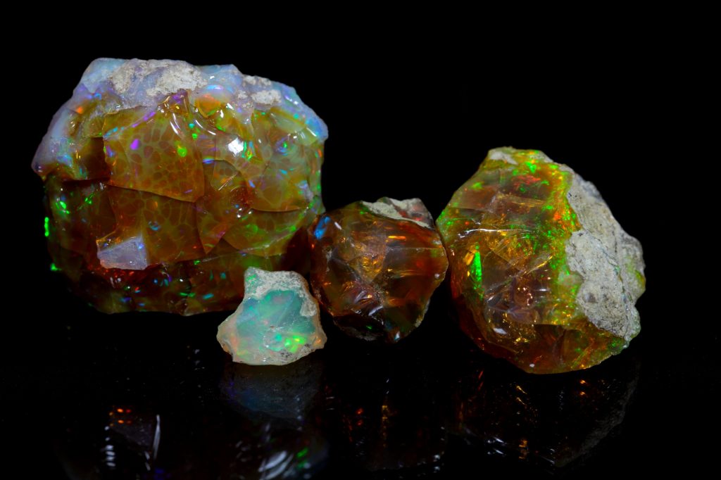 Opal stones types, characteristics, healing and mystical powers WeMystic