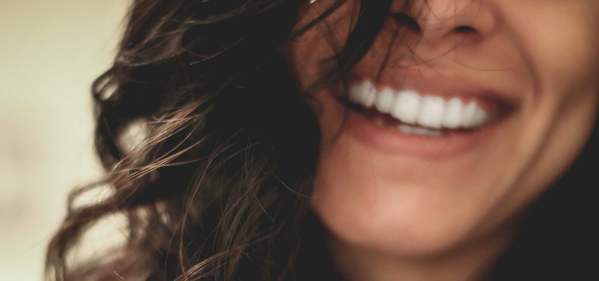 Soñar que se te caen los dientes: el miedo a hacer cambios - WeMystic
