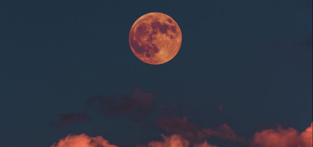 June 2019 Full Moon: a deep phase for your emotions and dreams - WeMystic