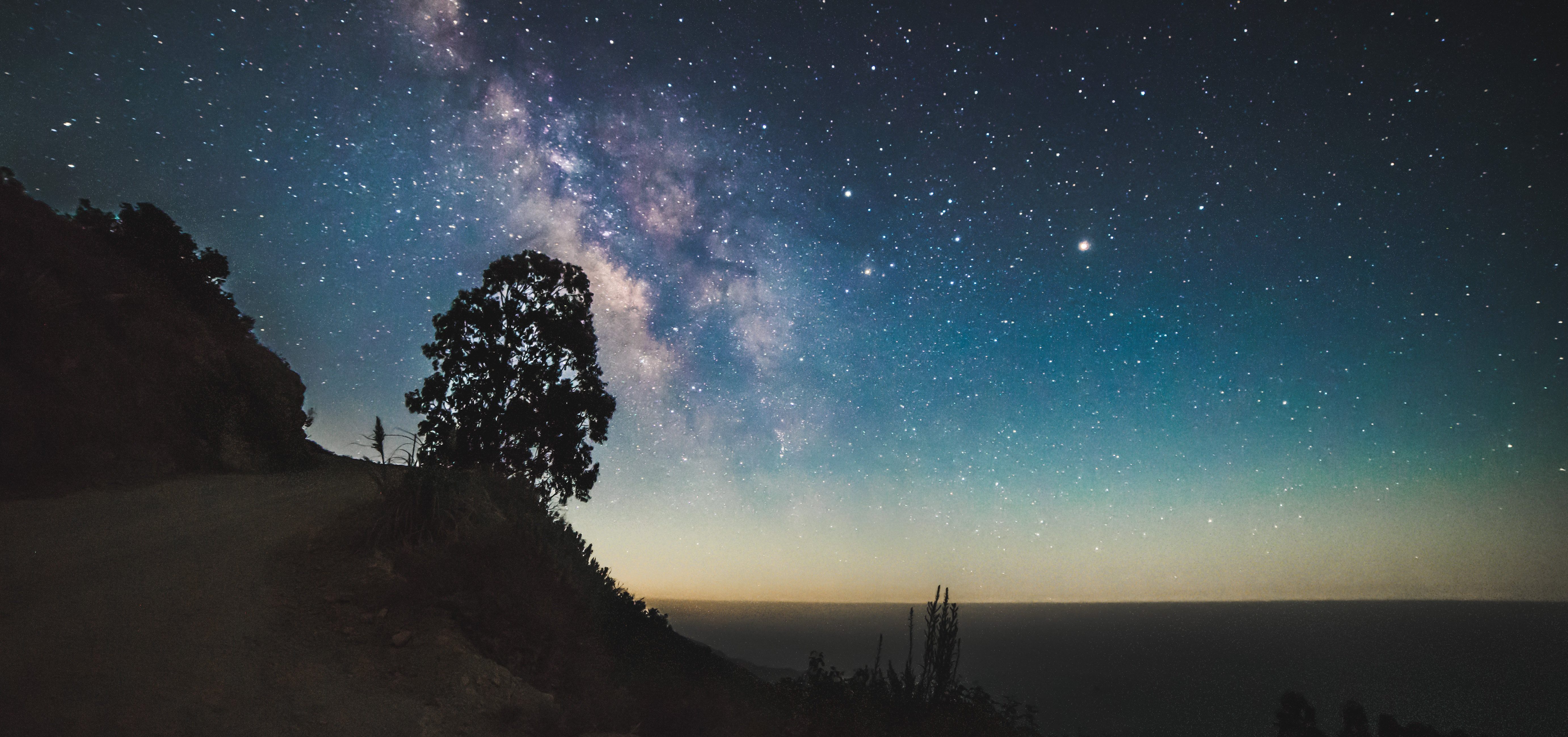 Закат солнца и птицы. Звездное небо. А в небе далеко. Закат солнца и птицы. Самолет в далеке.