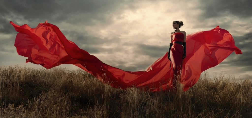 Características de Pomba Gira Rosa Caveira