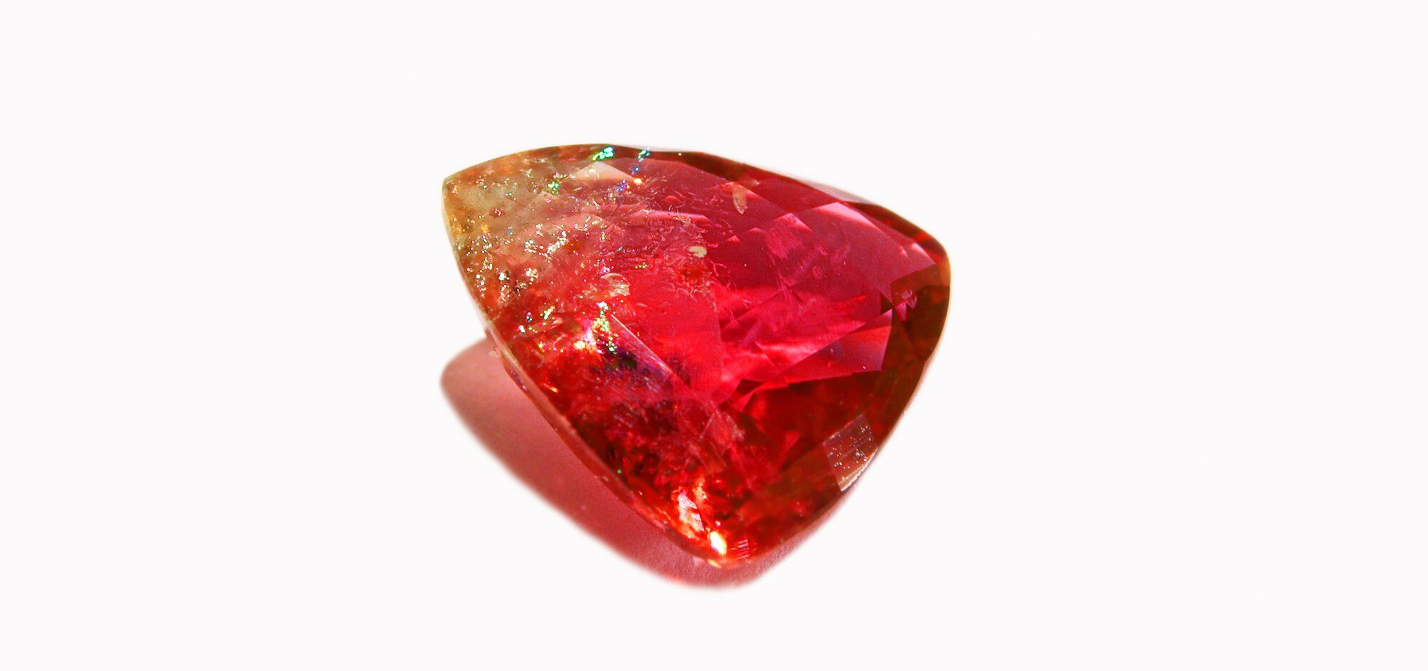 Turmalina roja. La poderosa piedra de la pasión WeMystic