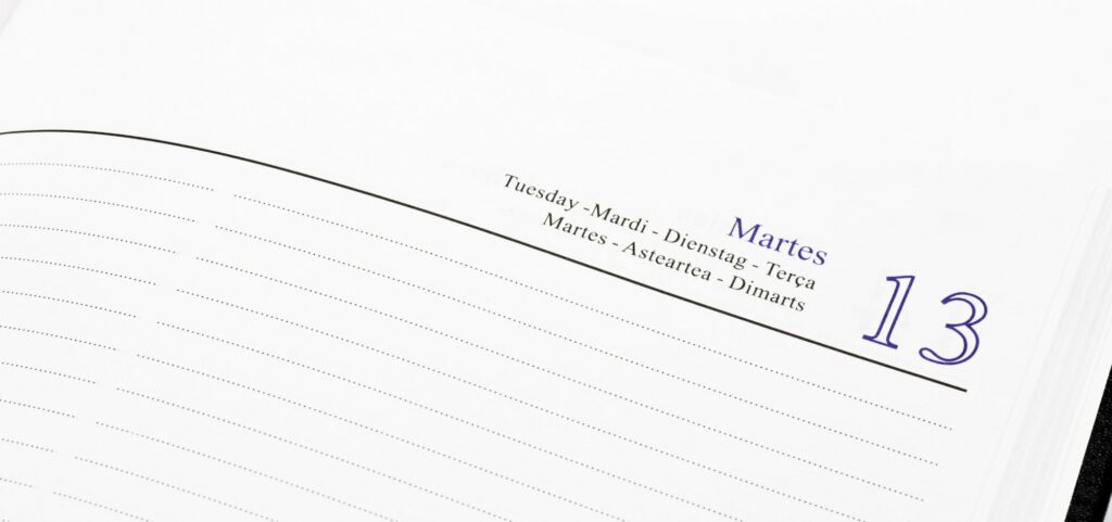 Carácter negativo del martes y del número 13