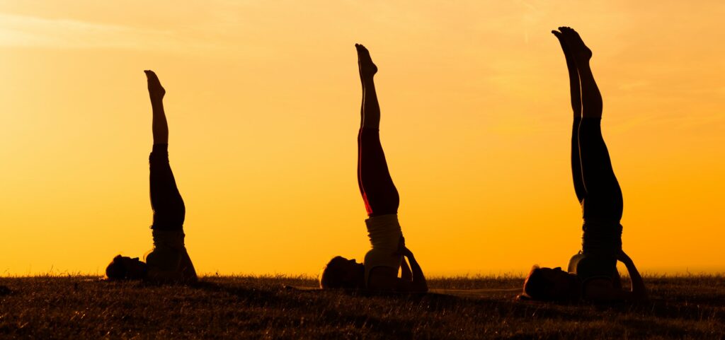 Cómo se realiza la posición Sarvangasana