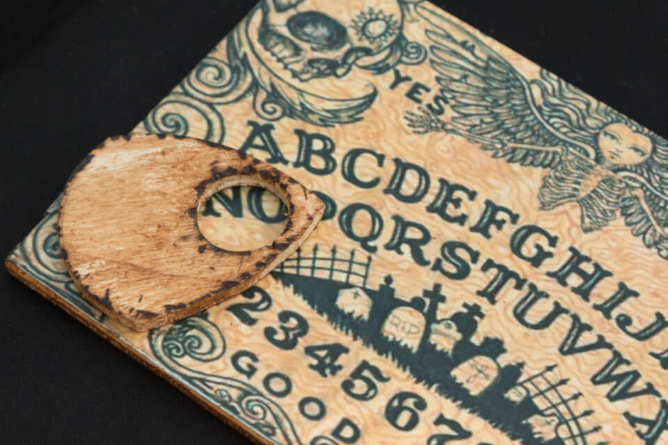 Conheça a verdadeira origem do tabuleiro Ouija - Revista Galileu